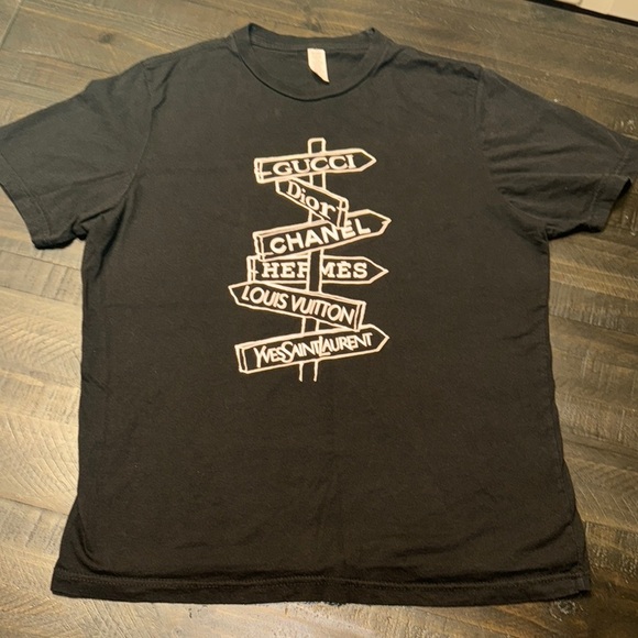 Designer Signpost Graphic Short Sleeve Cotton Tee Shirt in Black Size Large - Picture 1 of 5